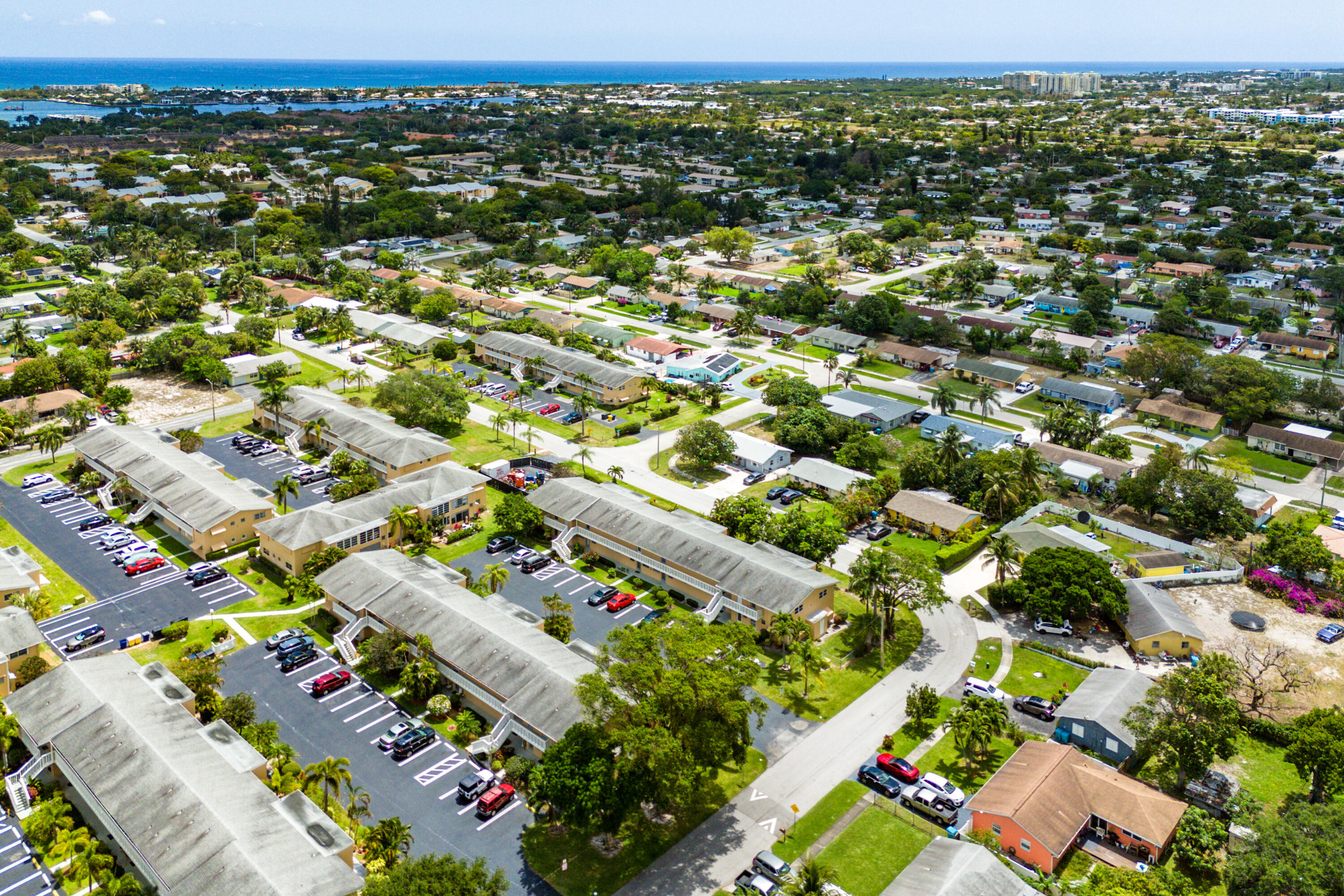 VILLAGE ROYALE CONDO 8 - Residential