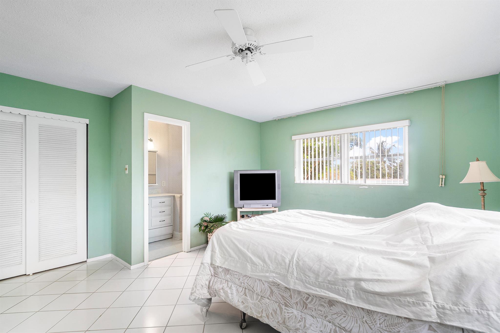 VILLAGE ROYALE CONDO 8 - Residential