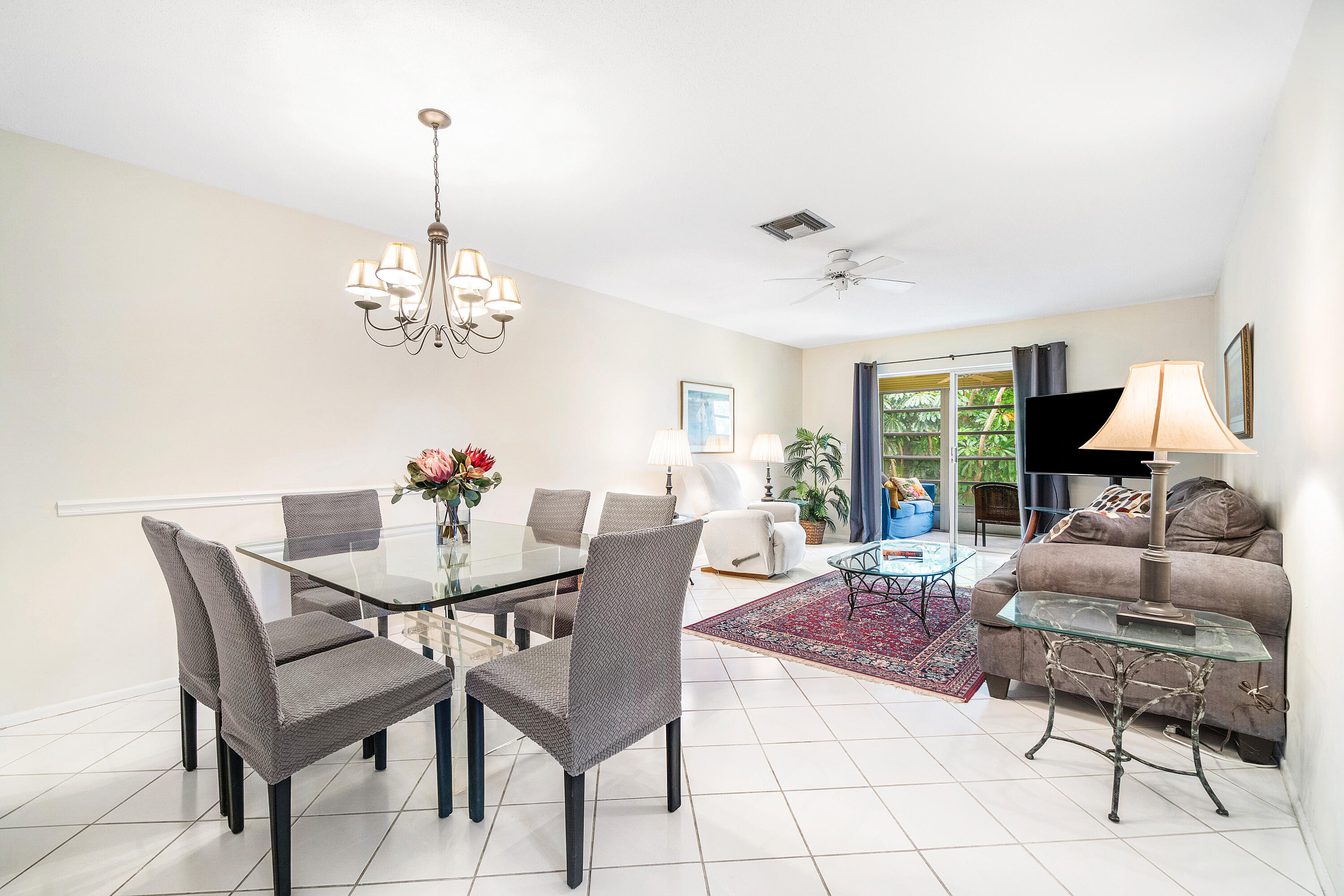 VILLAGE ROYALE CONDO 8 - Residential