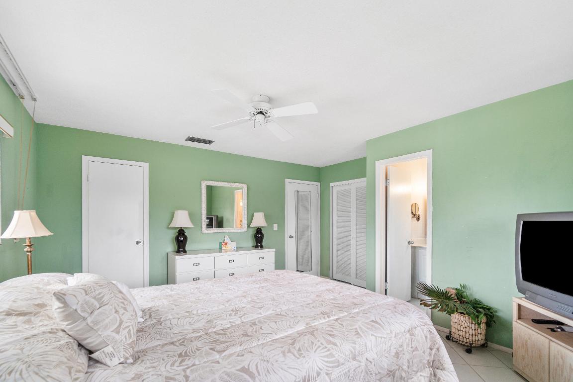 VILLAGE ROYALE CONDO 8 - Residential