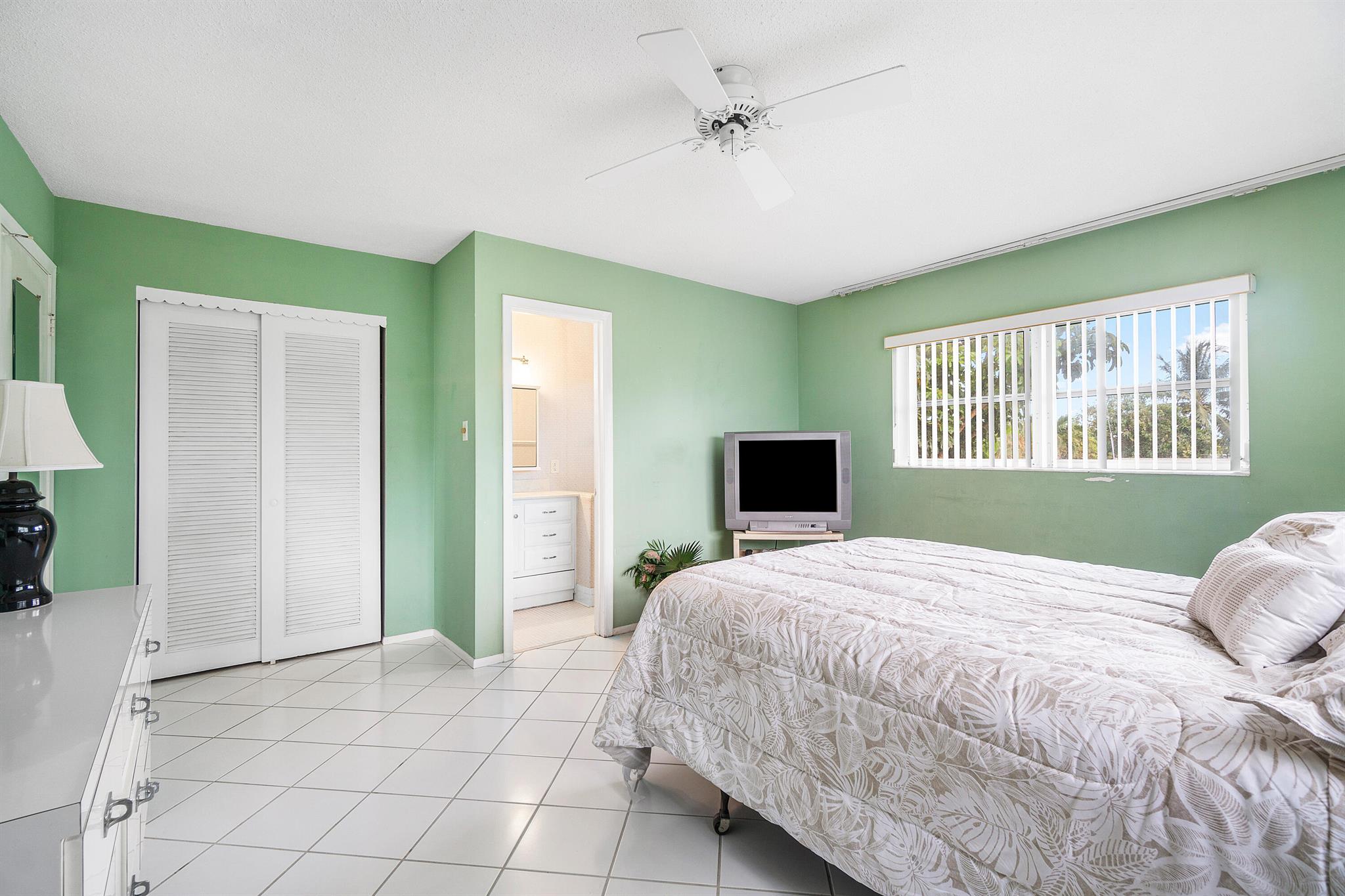 VILLAGE ROYALE CONDO 8 - Residential