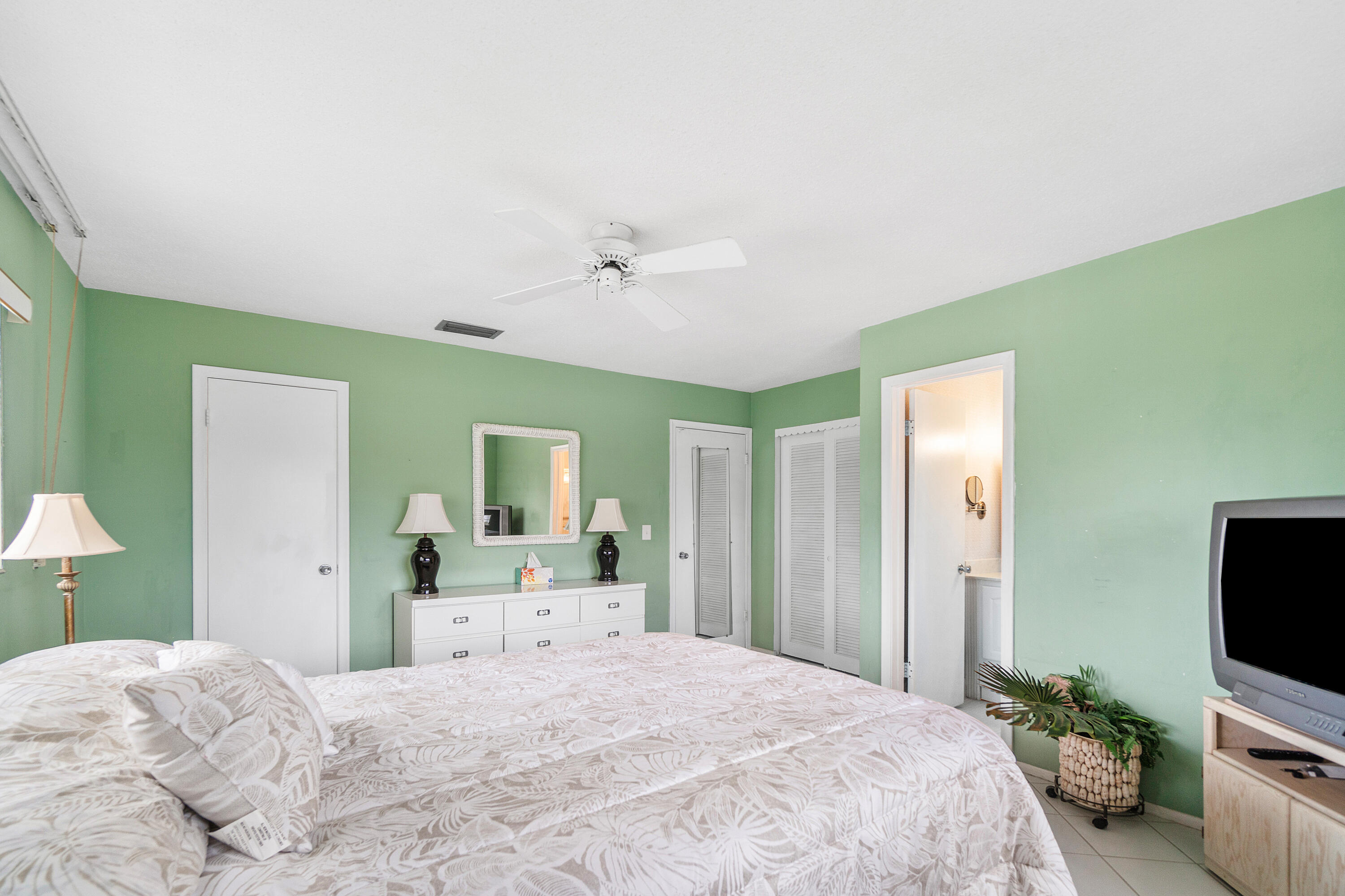 VILLAGE ROYALE CONDO 8 - Residential