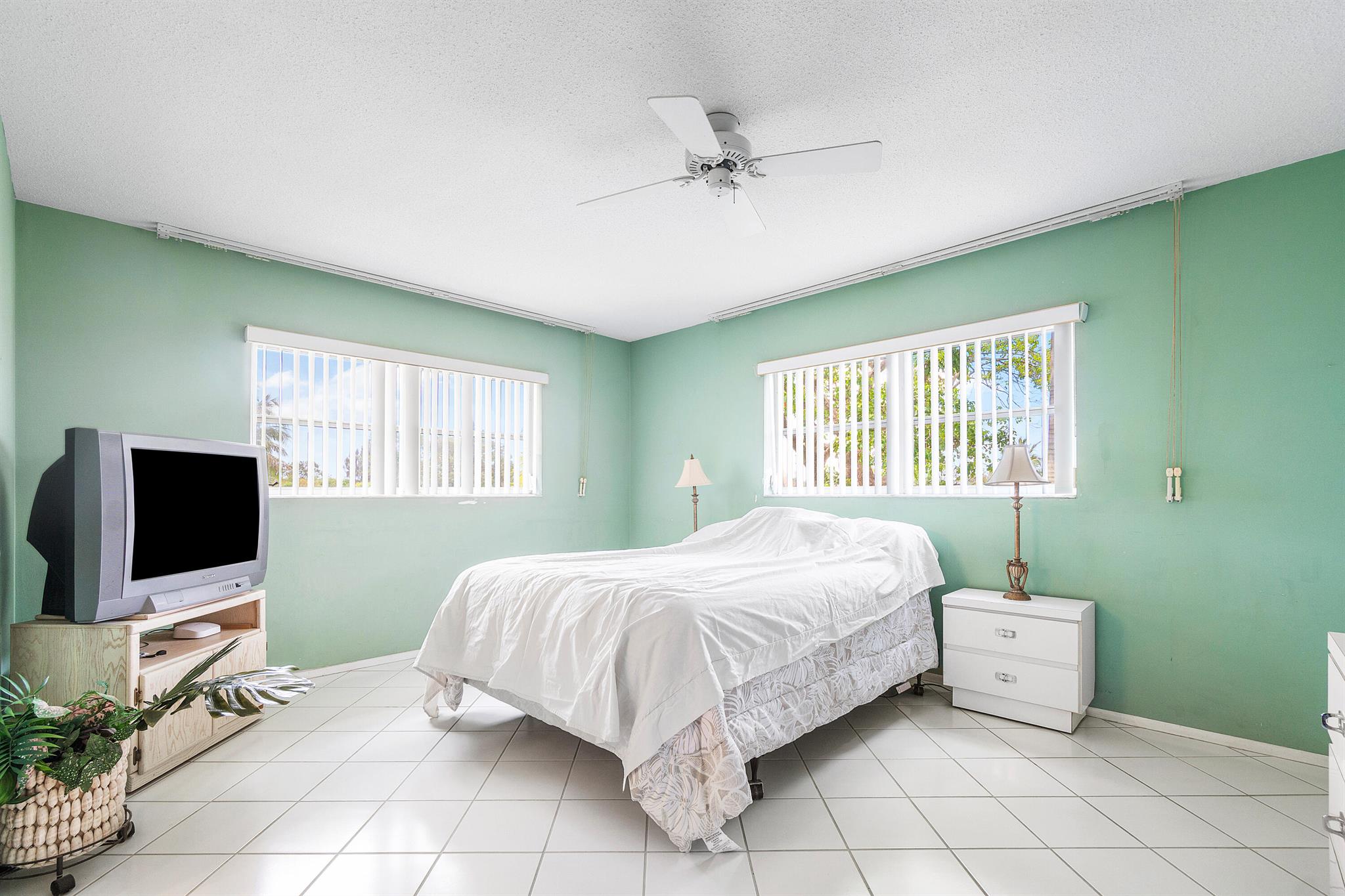 VILLAGE ROYALE CONDO 8 - Residential