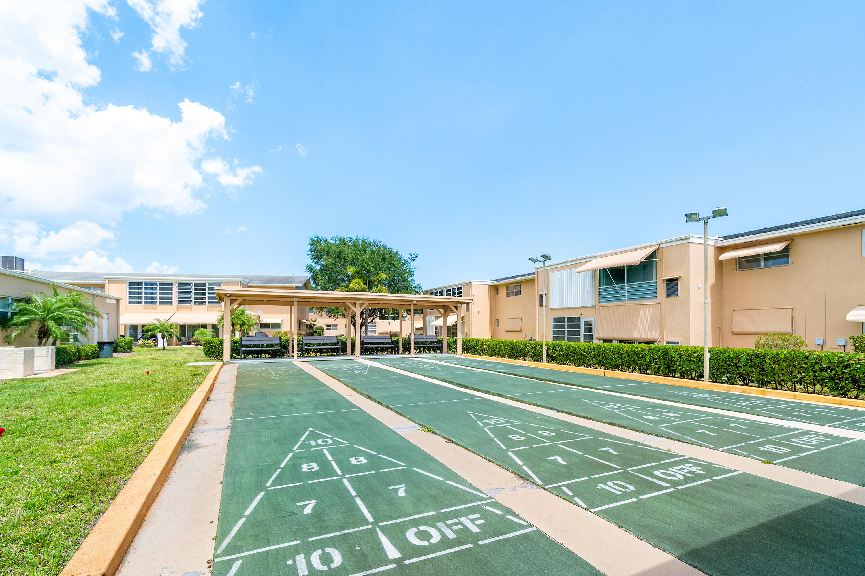 VILLAGE ROYALE CONDO 8 - Residential