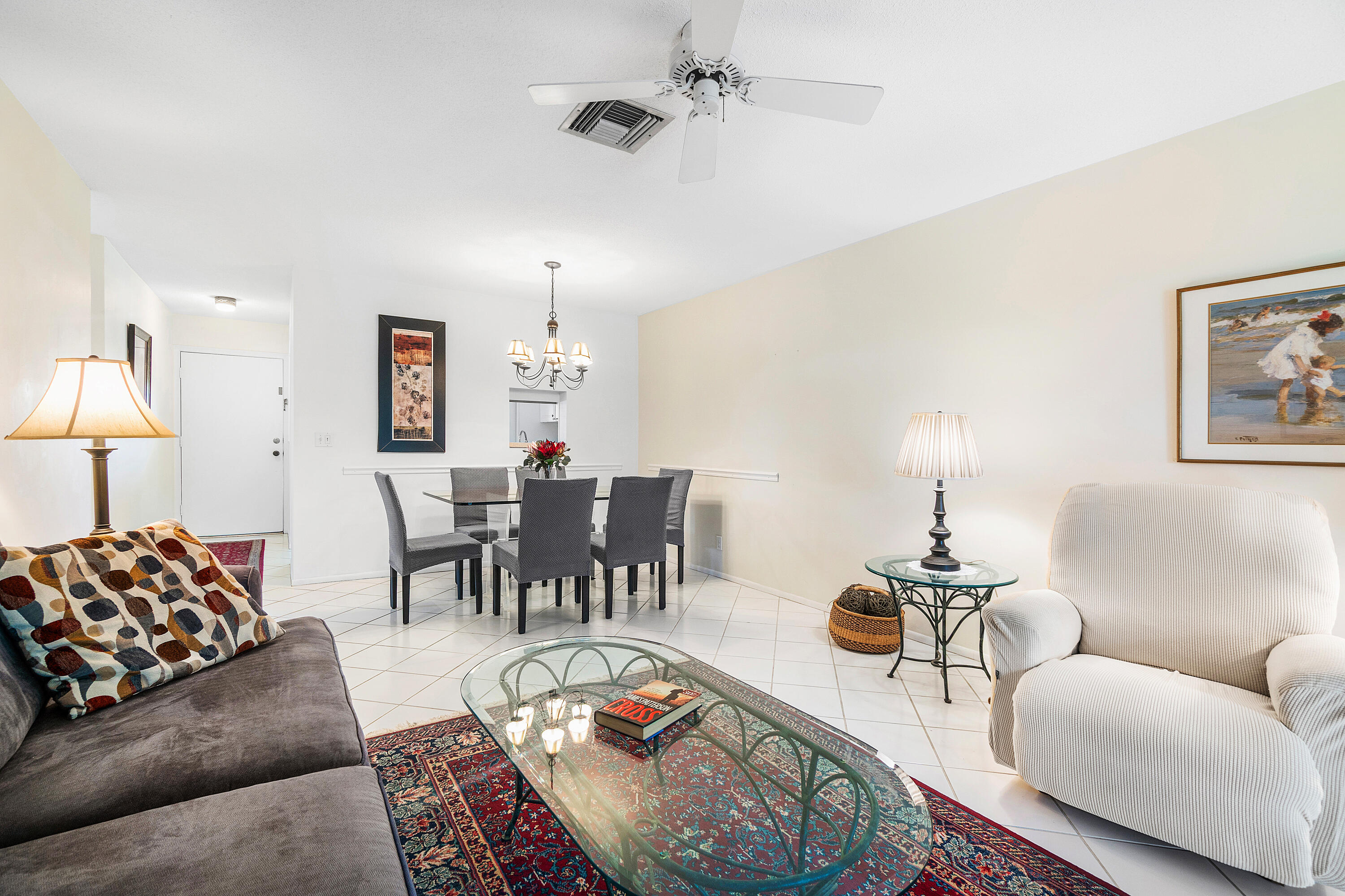 VILLAGE ROYALE CONDO 8 - Residential