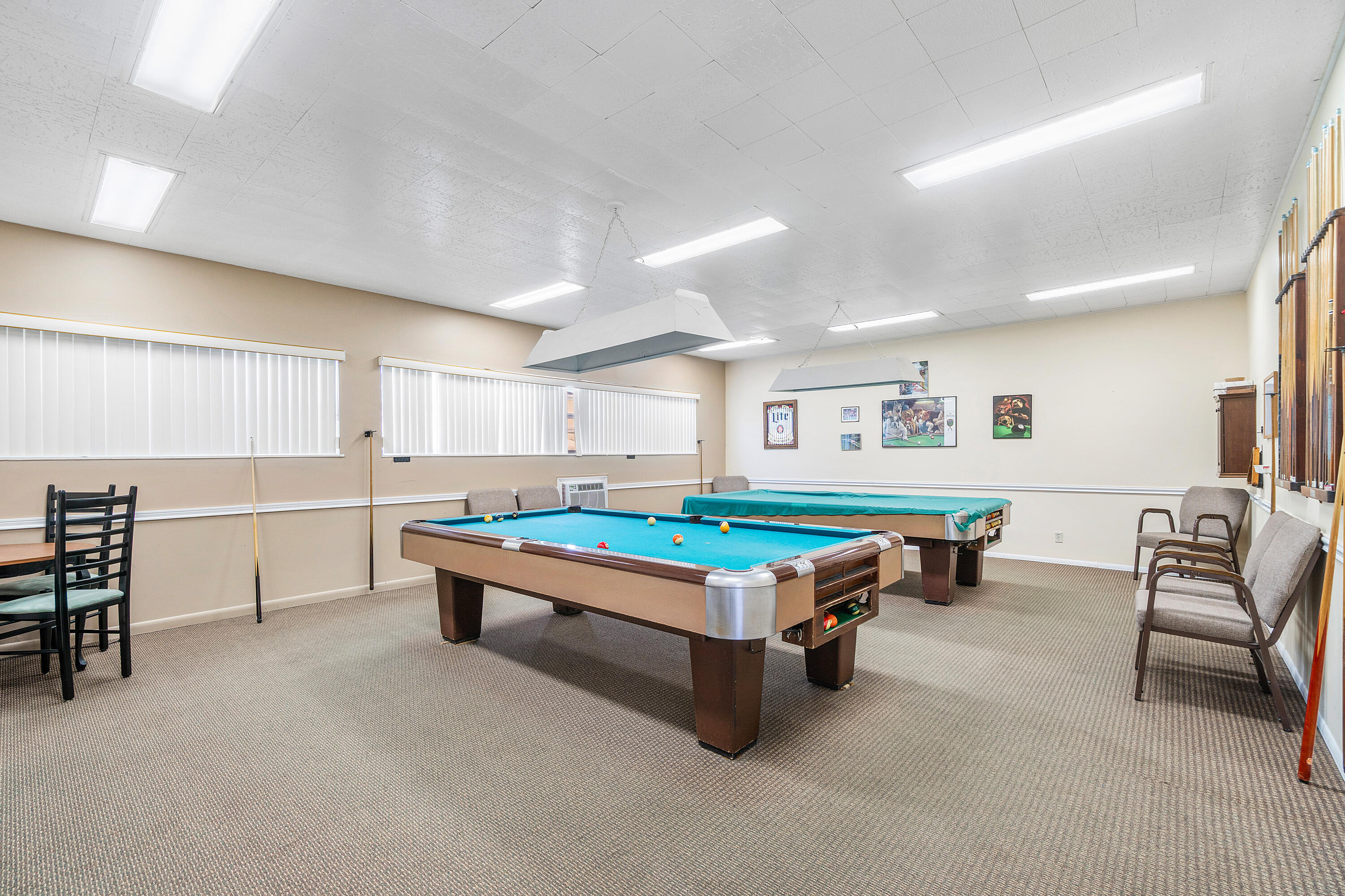 VILLAGE ROYALE CONDO 8 - Residential