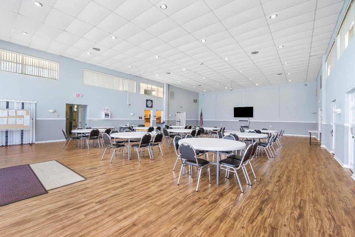 VILLAGE ROYALE CONDO 8 - Residential