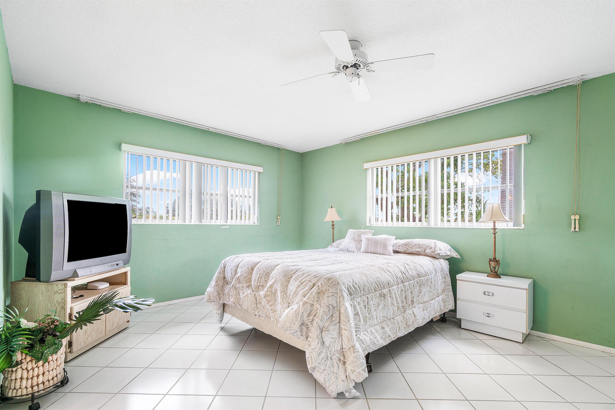 VILLAGE ROYALE CONDO 8 - Residential