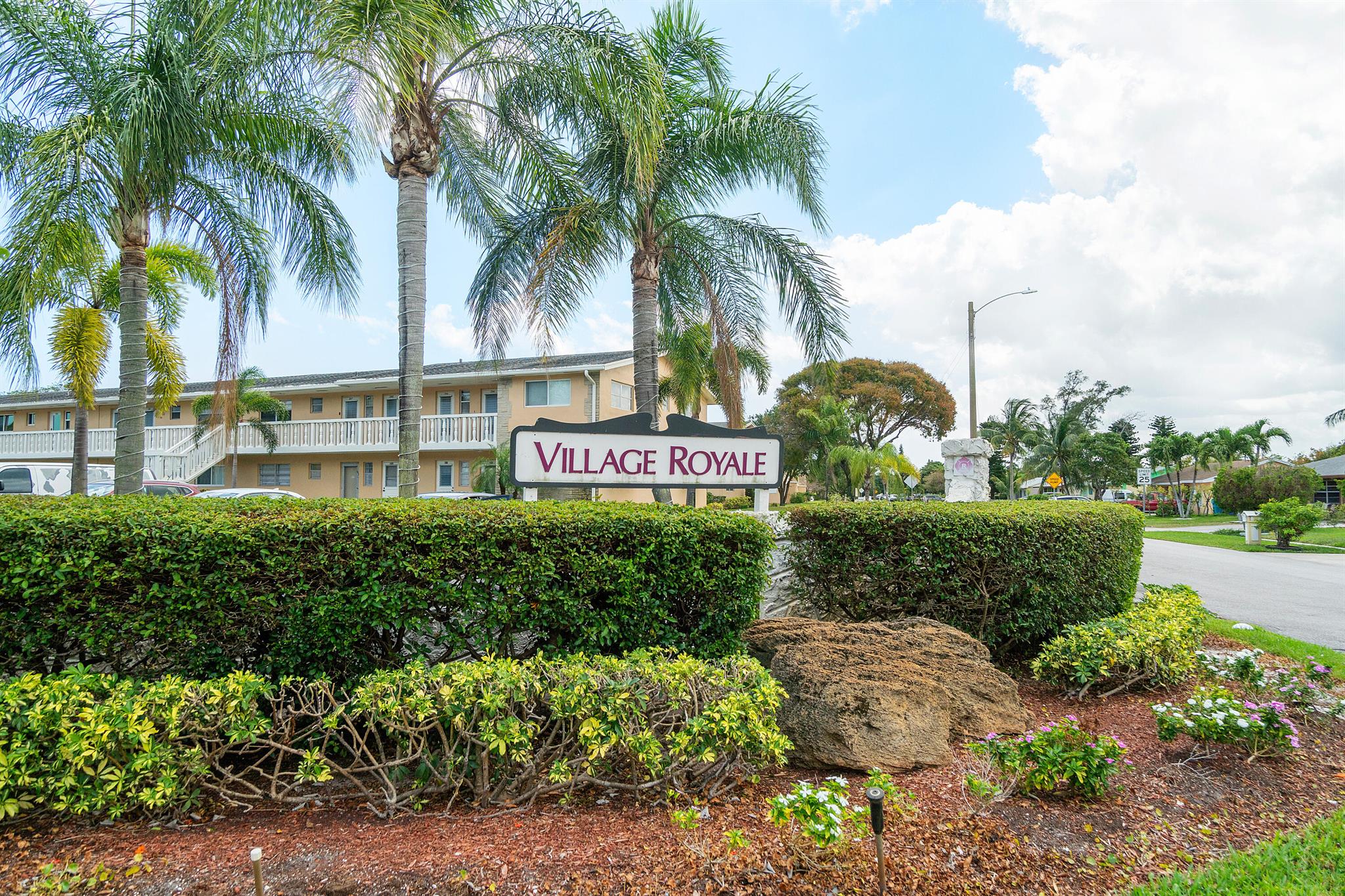 VILLAGE ROYALE CONDO 8 - Residential
