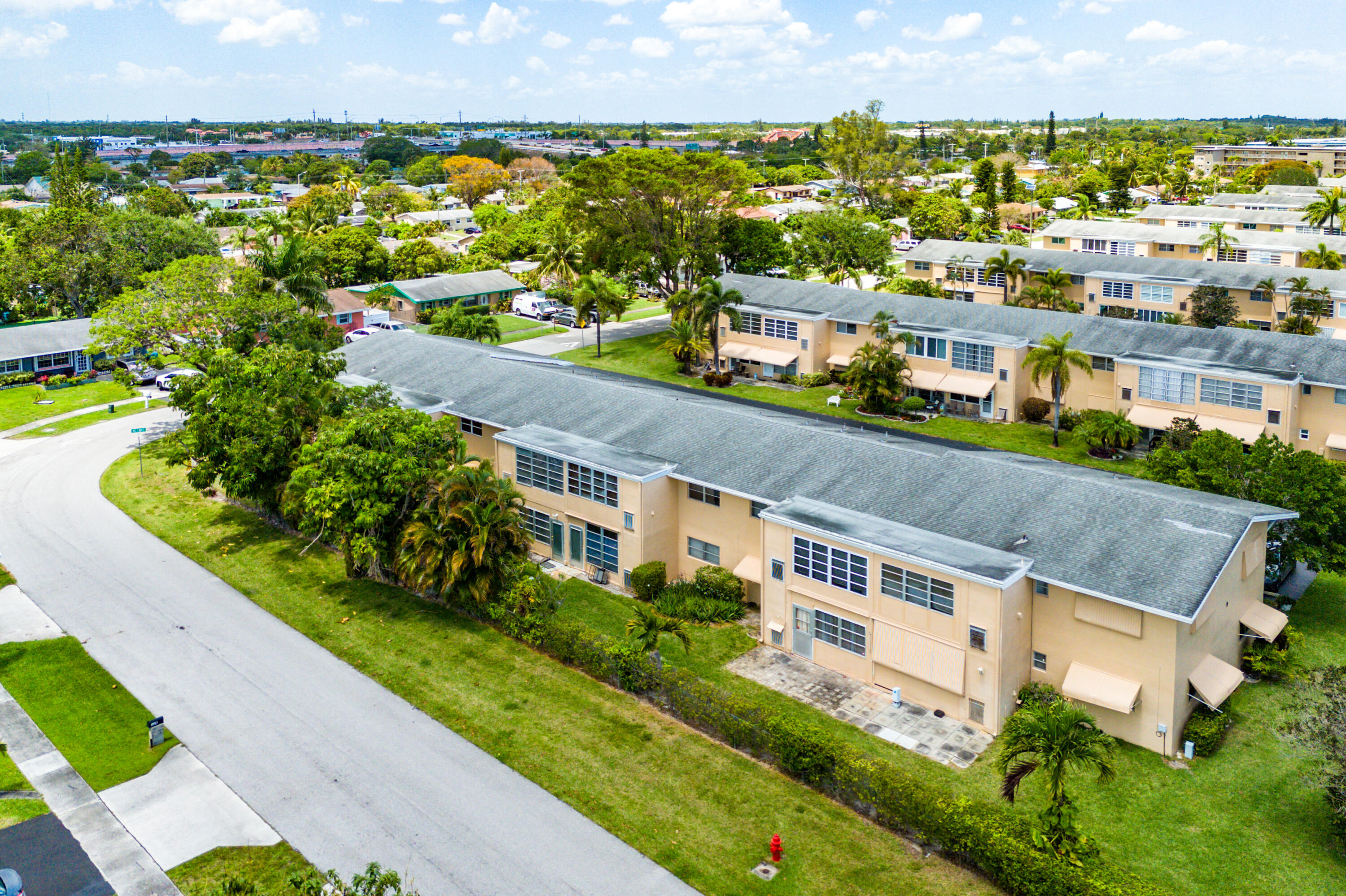 VILLAGE ROYALE CONDO 8 - Residential