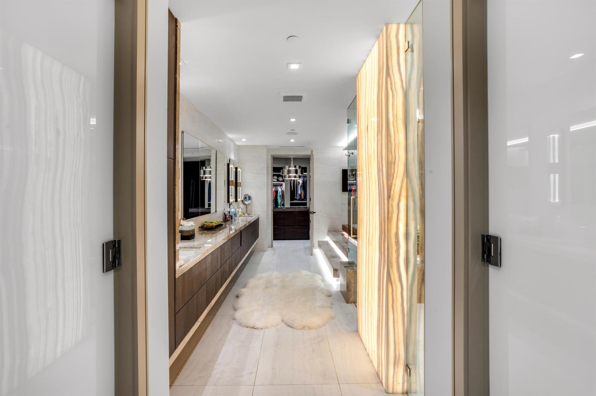 ARAGON CONDO - Residential