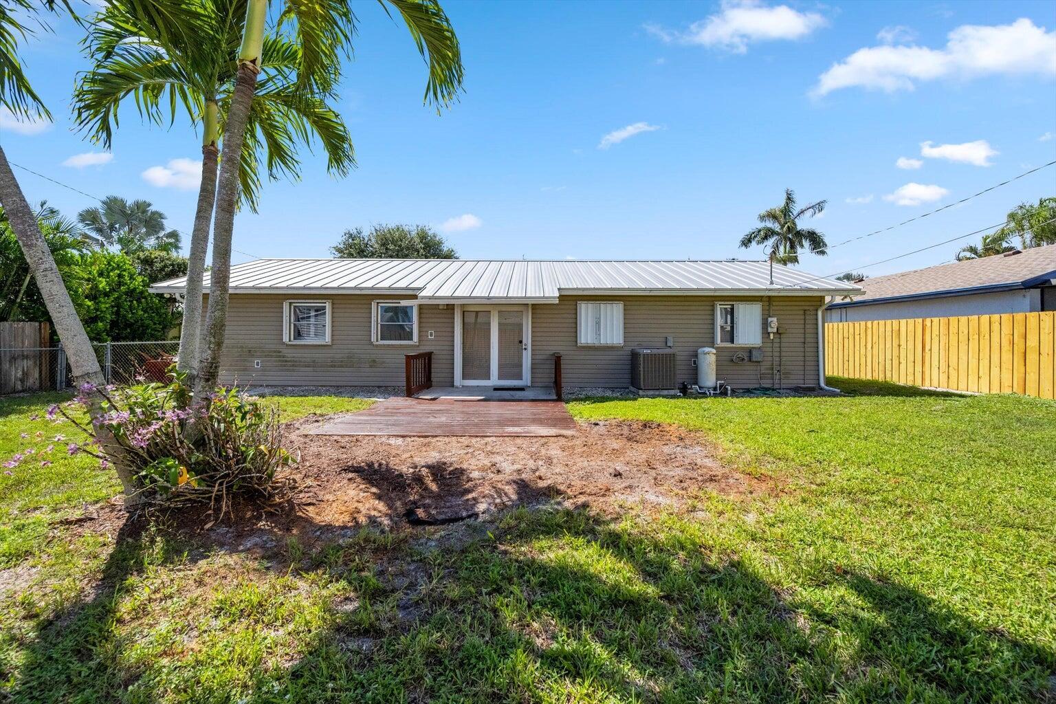 HOBE SOUND ESTATES - Residential Lease