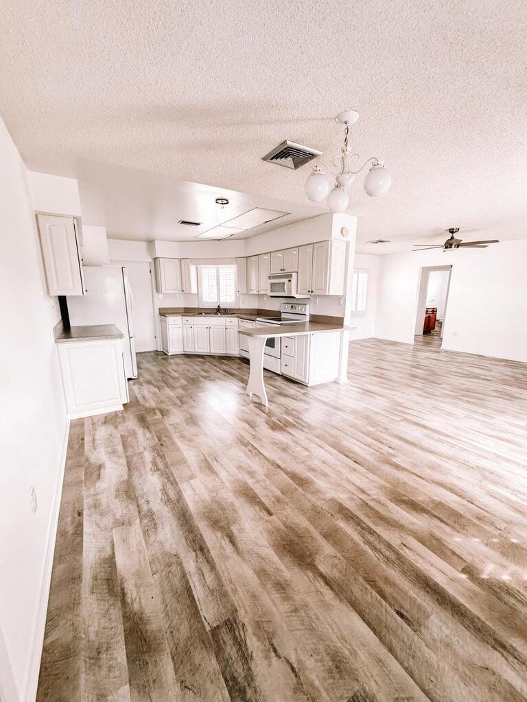 HOBE SOUND ESTATES - Residential Lease