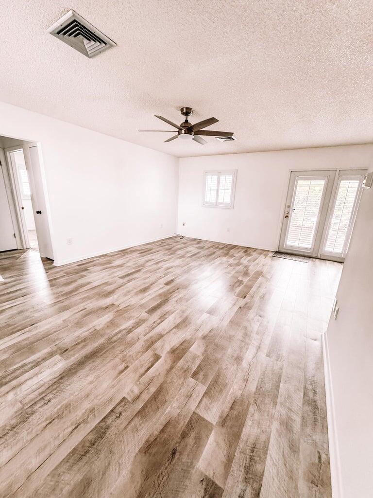 HOBE SOUND ESTATES - Residential Lease