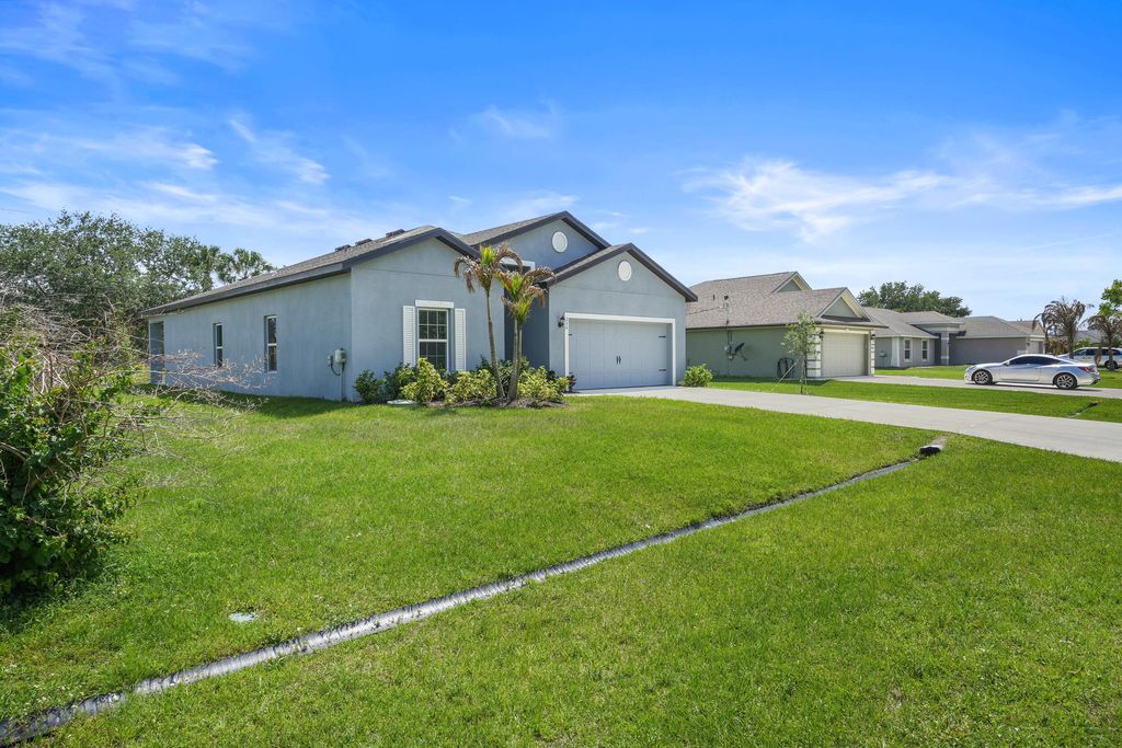 Photo of 256 SW Grove Avenue, Port Saint Lucie, FL 34983 (MLS # B26021238)