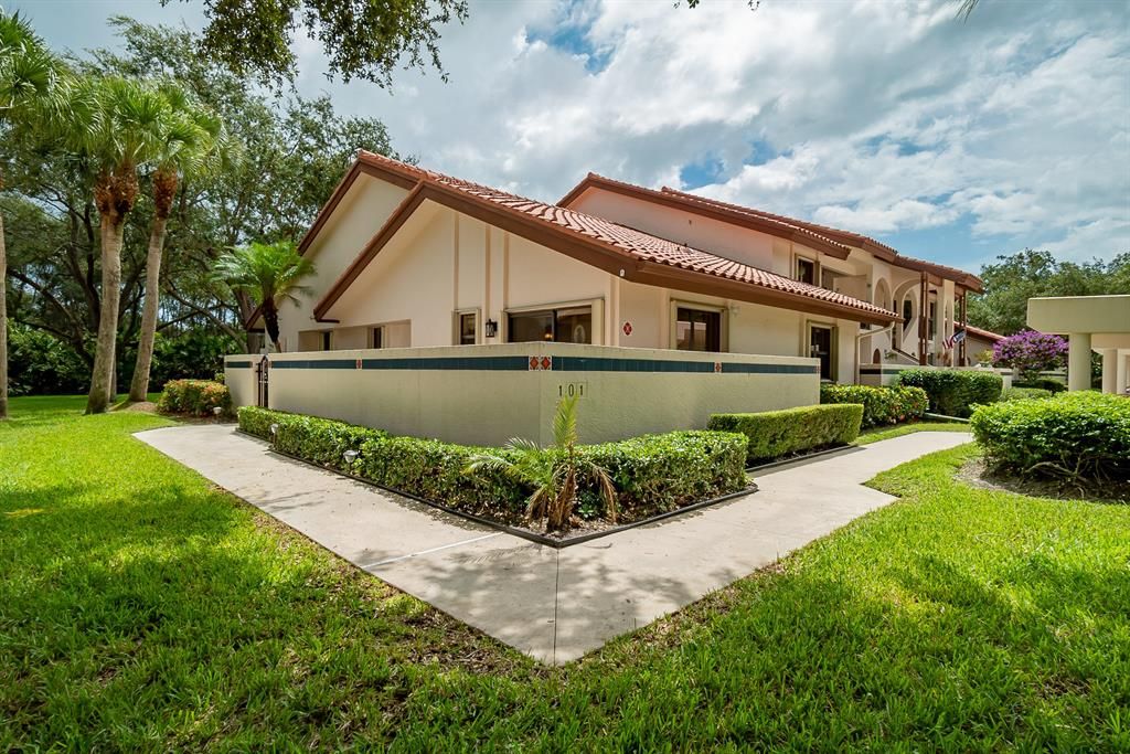 Photo of 6031 SE Martinique Drive #101, Stuart, FL 34997 (MLS # R10737836)