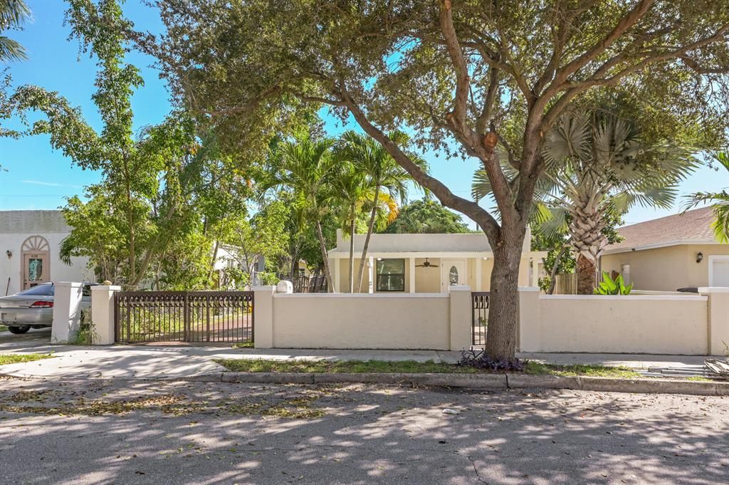 Photo of 640 34th Street, West Palm Beach, FL 33407 (MLS # R10752817)