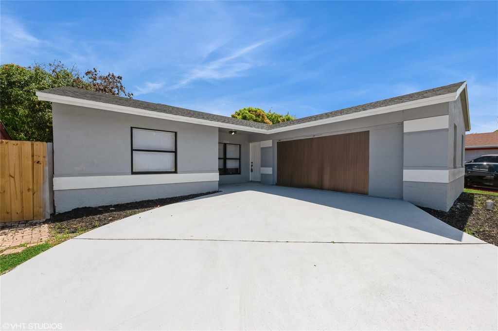 Photo of 7334 Willow Spring Circle, Boynton Beach, FL 33436 (MLS # F10506016)