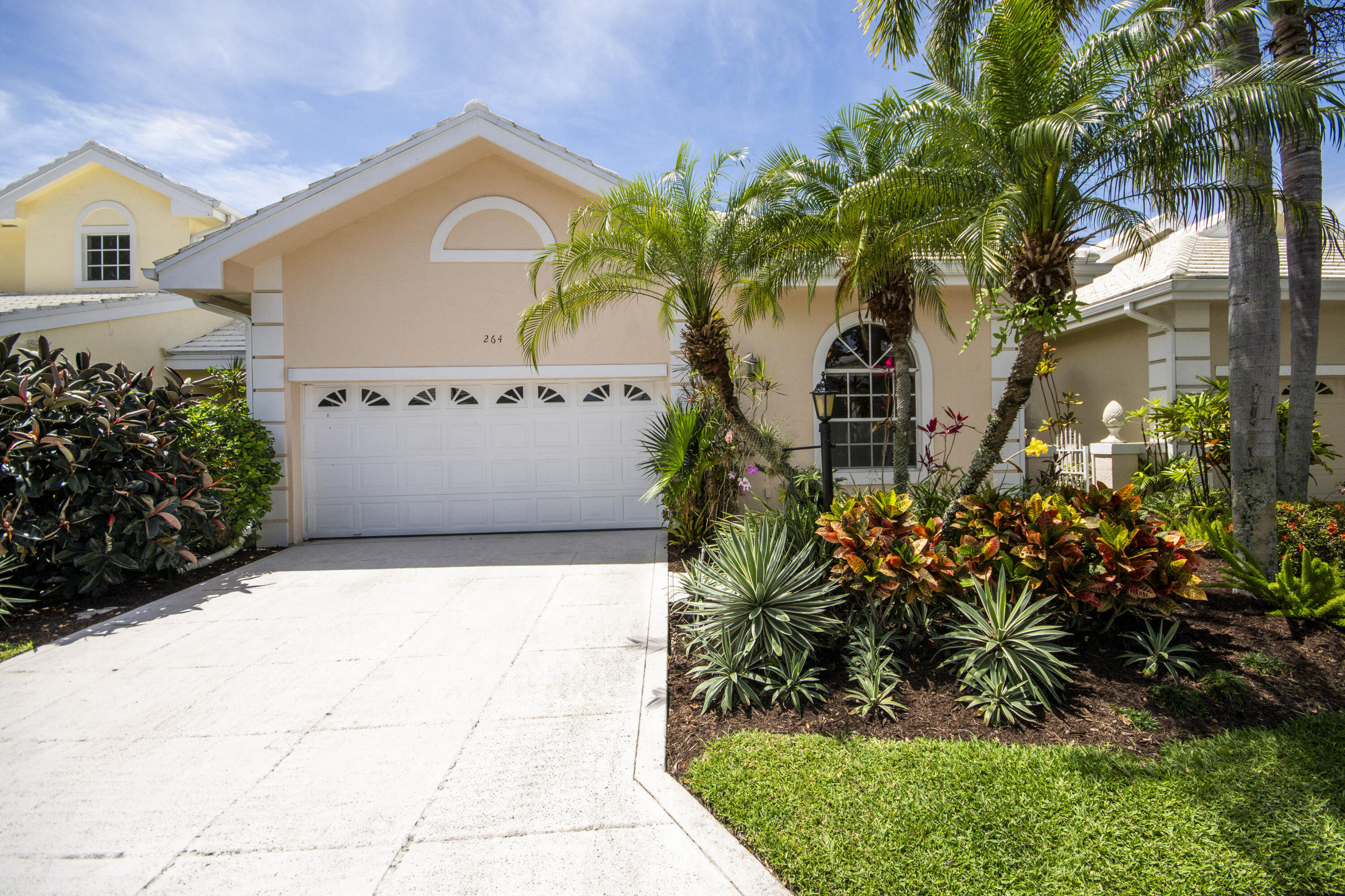 264 W Canterbury Dr W