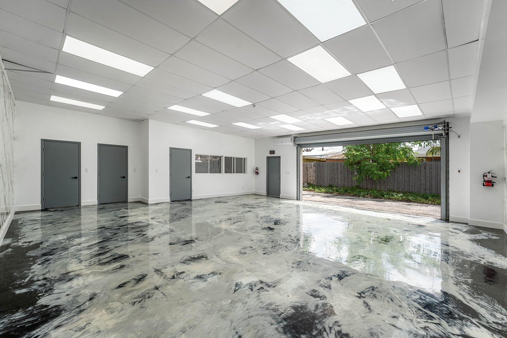Photo of 1812 SW 7th Avenue, Pompano Beach, FL 33060 (MLS # B26077848)