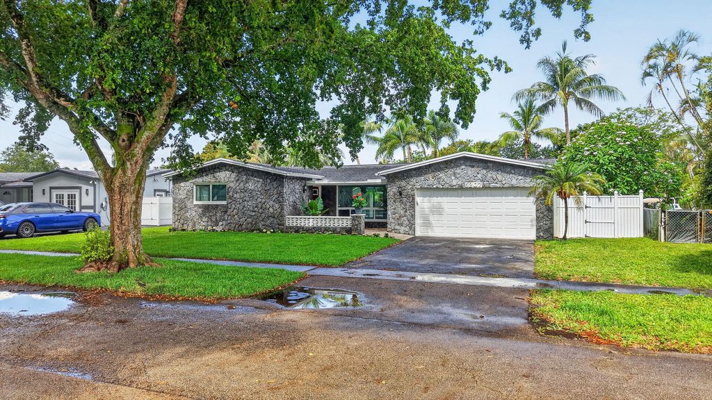 Photo of 5207 SW 91st Terrace, Cooper City, FL 33328 (MLS # B26031078)