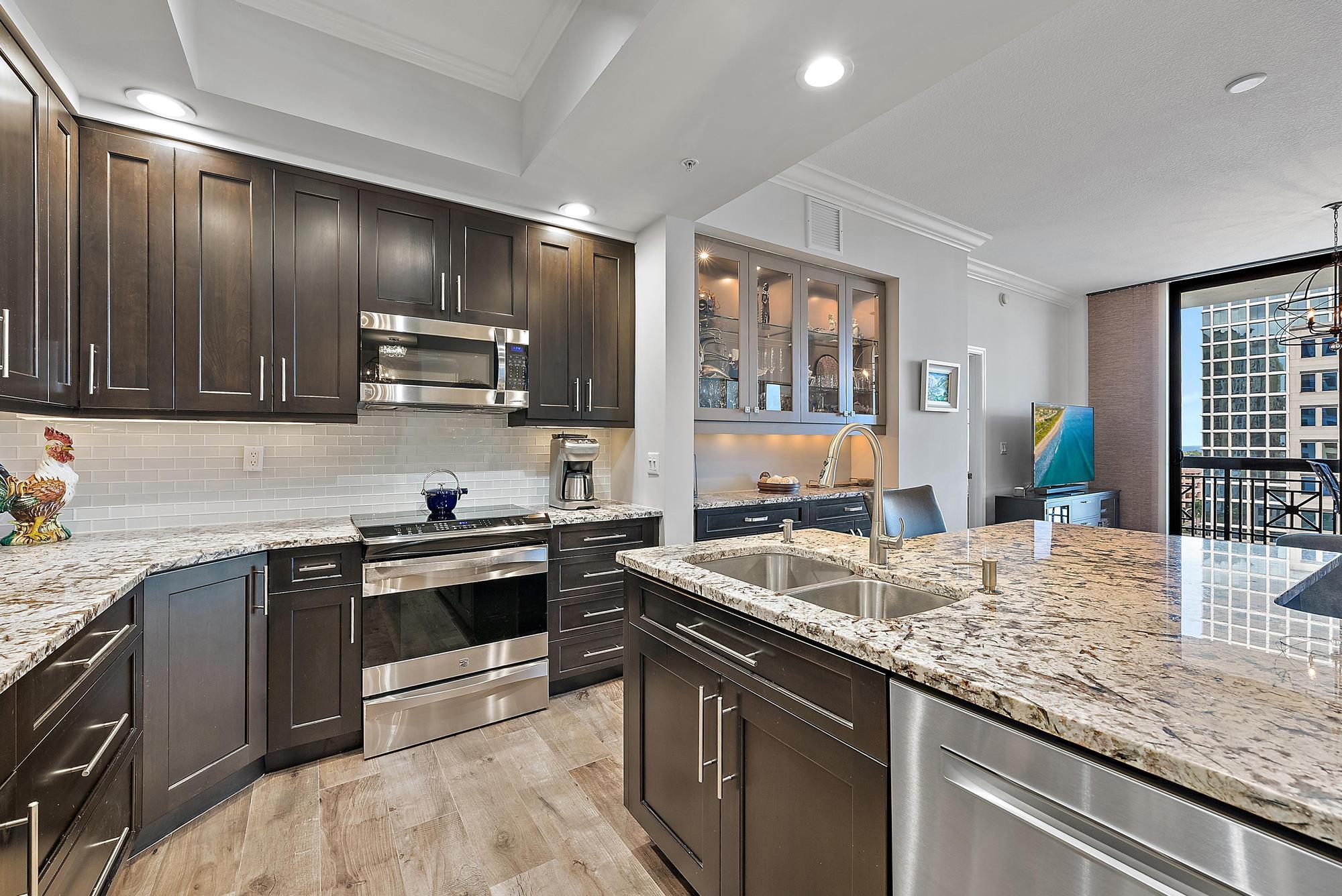 801 S Olive Avenue 908