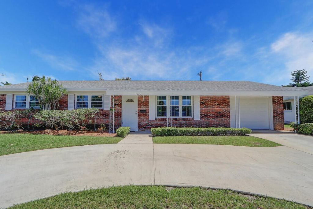 Photo of 3870 Lighthouse Drive, Palm Beach Gardens, FL 33410 (MLS # R10985160)