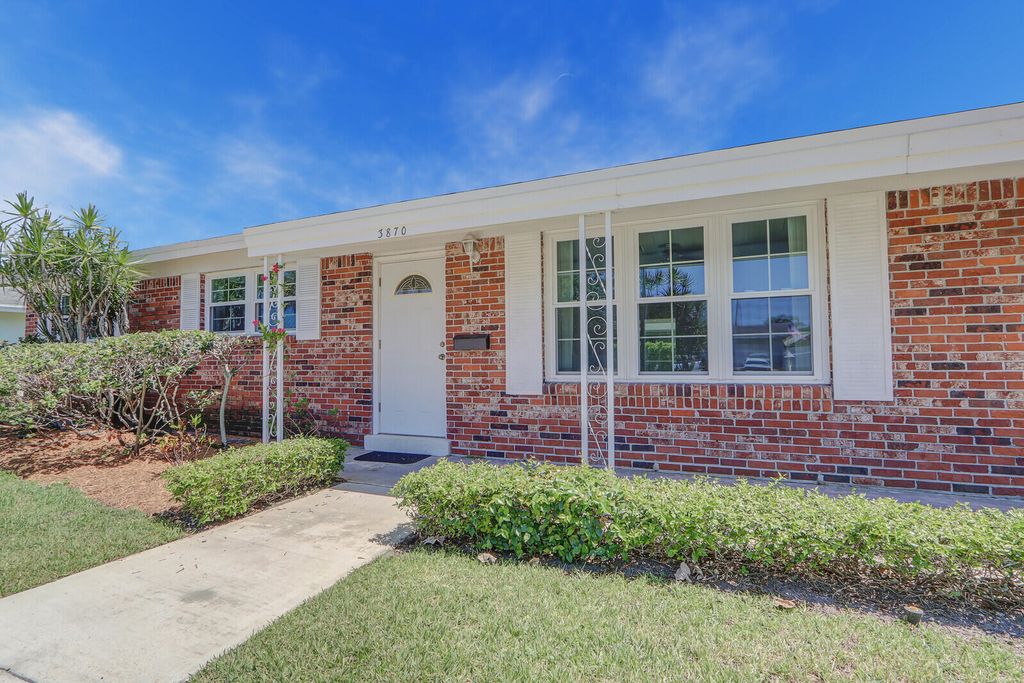 Photo of 3870 Lighthouse Drive, Palm Beach Gardens, FL 33410 (MLS # R10985160)