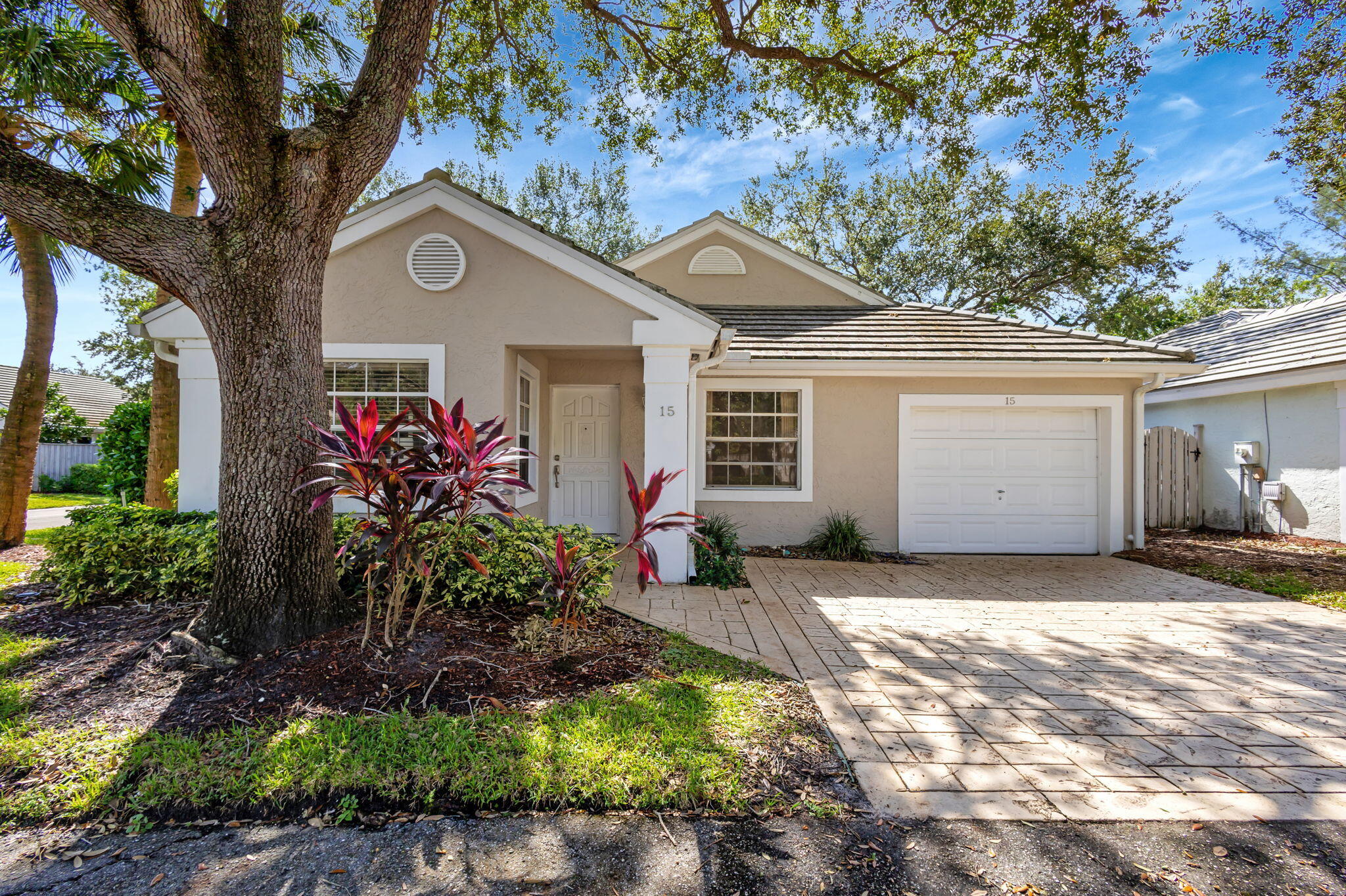 15 Admirals Court, Palm Beach Gardens FL 33418