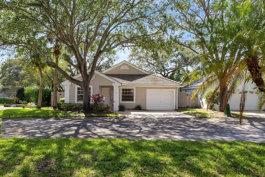 Photo of 15 Admirals Court, Palm Beach Gardens, FL 33418 (MLS # R11124849)