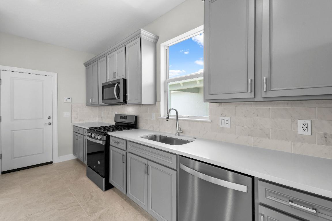 HERON PRESERVE AT TRADITION LOTS 254 & 255 - Residential Lease