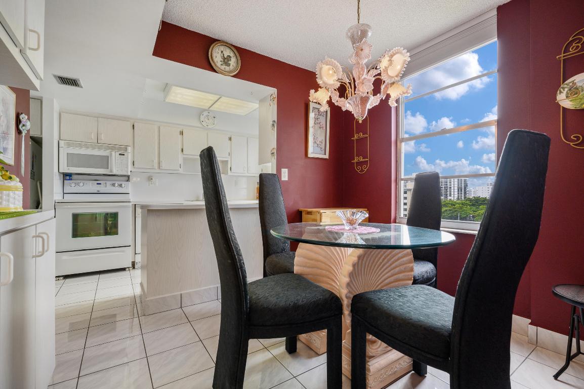 WINSTON TOWERS 400 CONDO - Residential