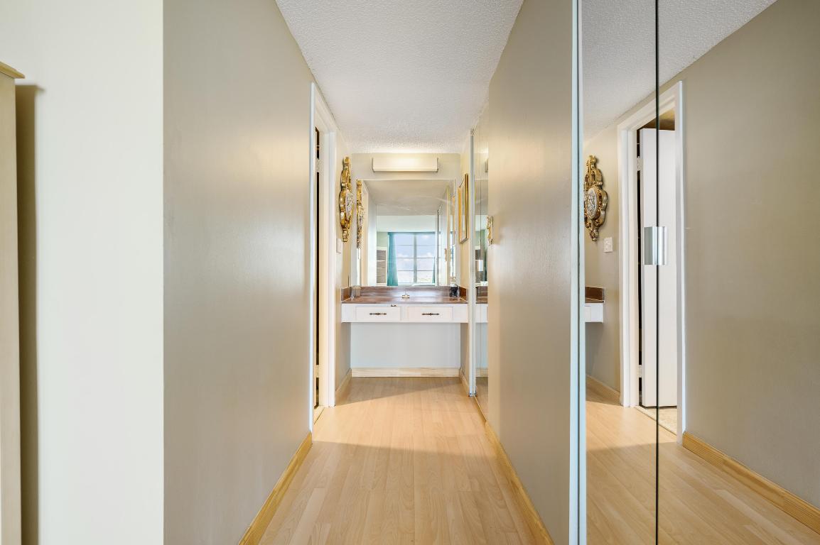 WINSTON TOWERS 400 CONDO - Residential