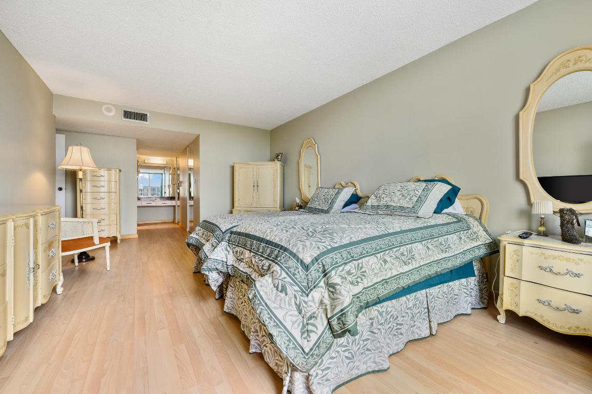 WINSTON TOWERS 400 CONDO - Residential