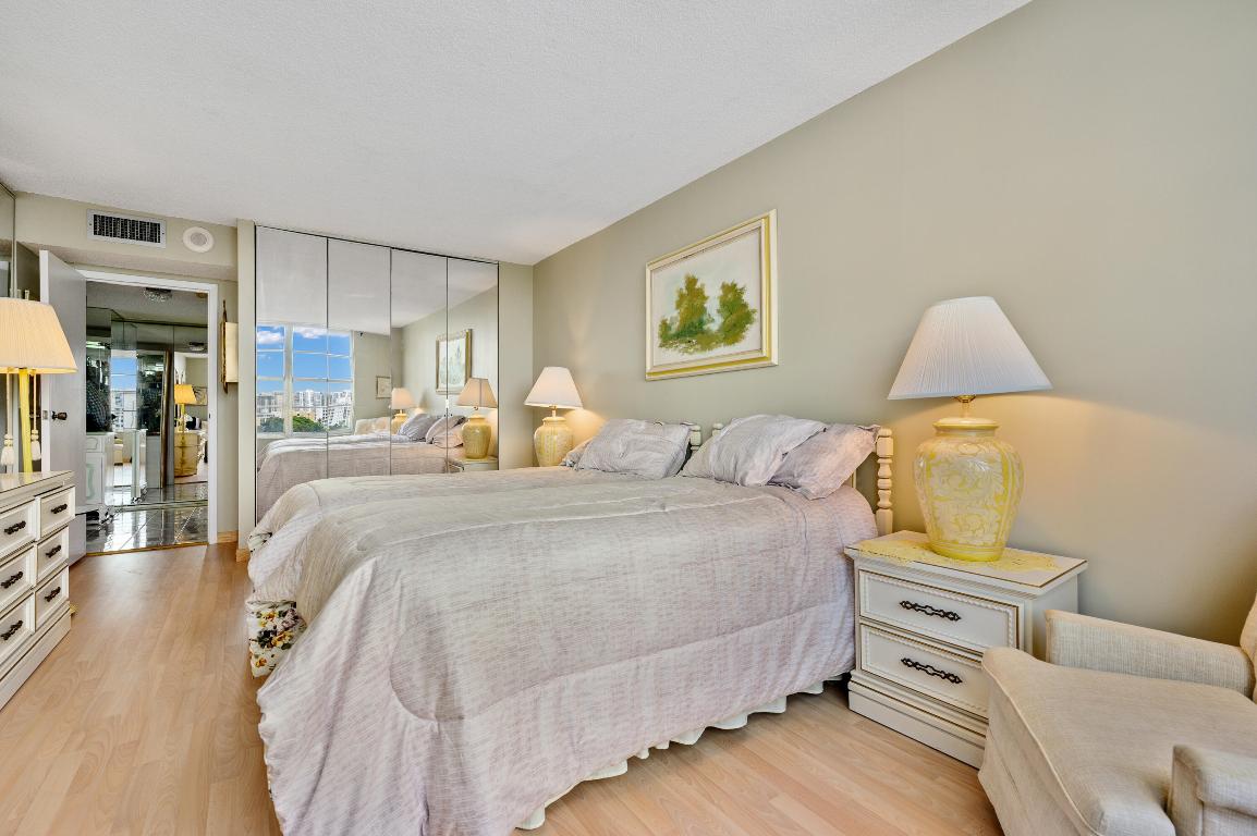 WINSTON TOWERS 400 CONDO - Residential