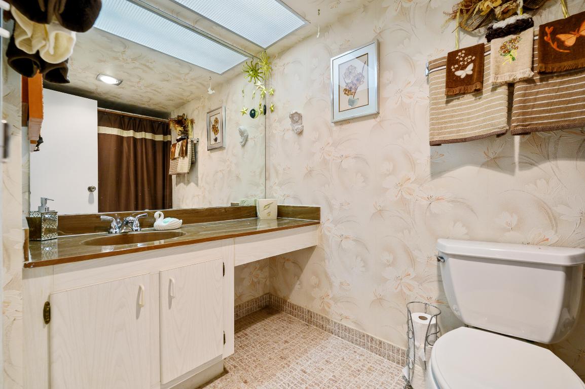 WINSTON TOWERS 400 CONDO - Residential