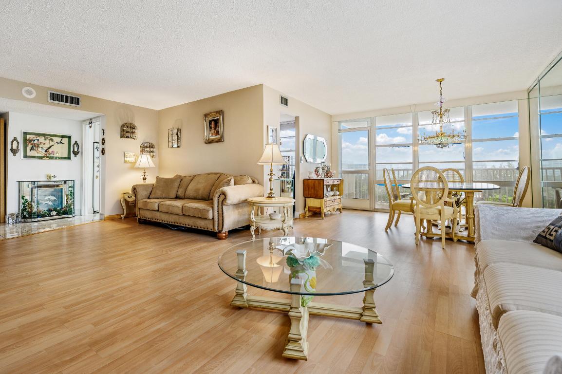 WINSTON TOWERS 400 CONDO - Residential