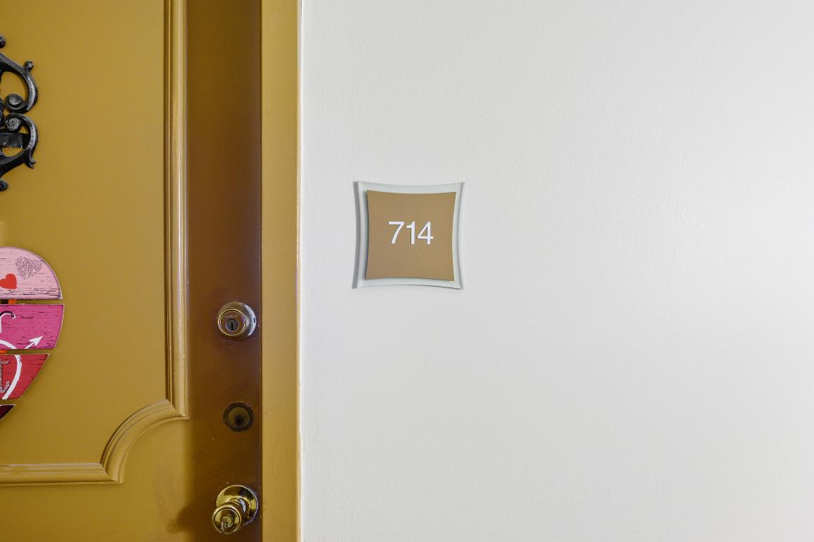 WINSTON TOWERS 400 CONDO - Residential