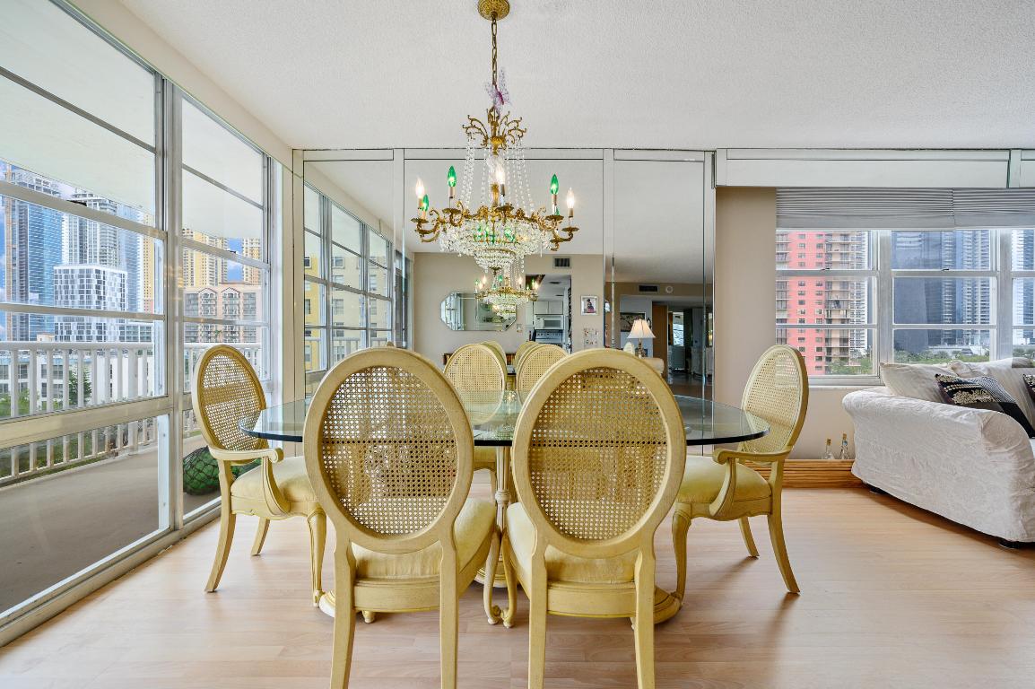 WINSTON TOWERS 400 CONDO - Residential