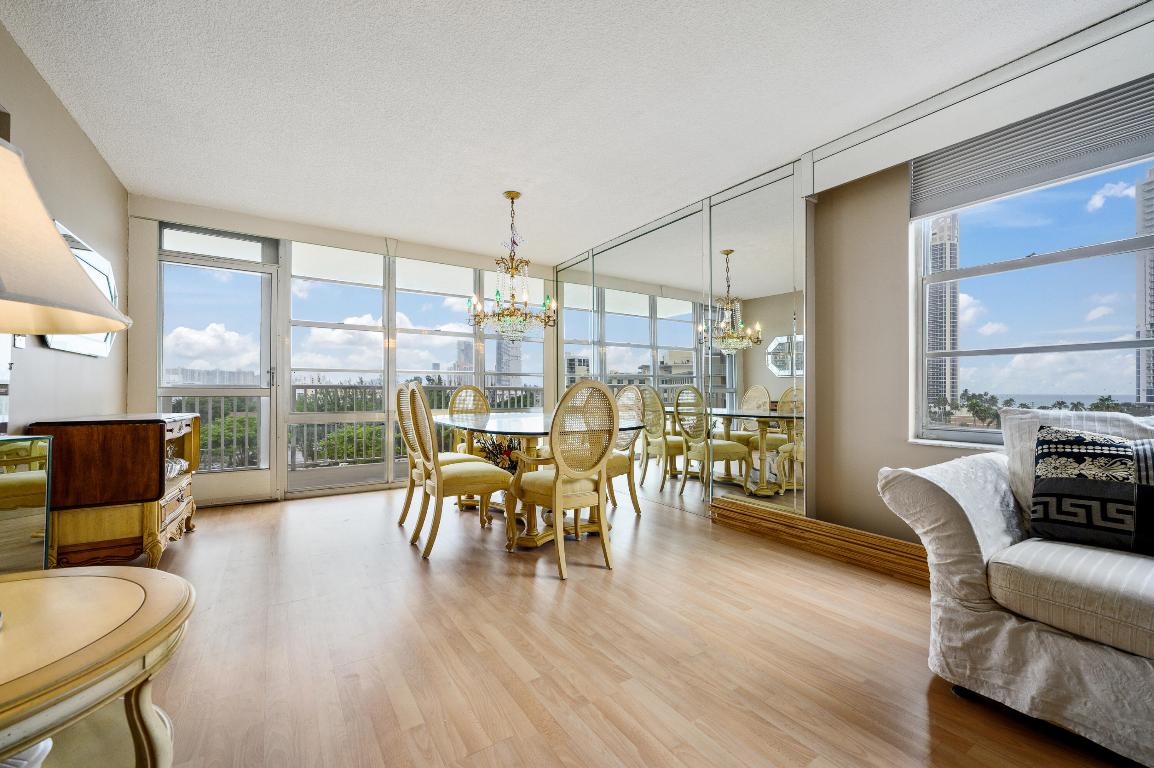 WINSTON TOWERS 400 CONDO - Residential