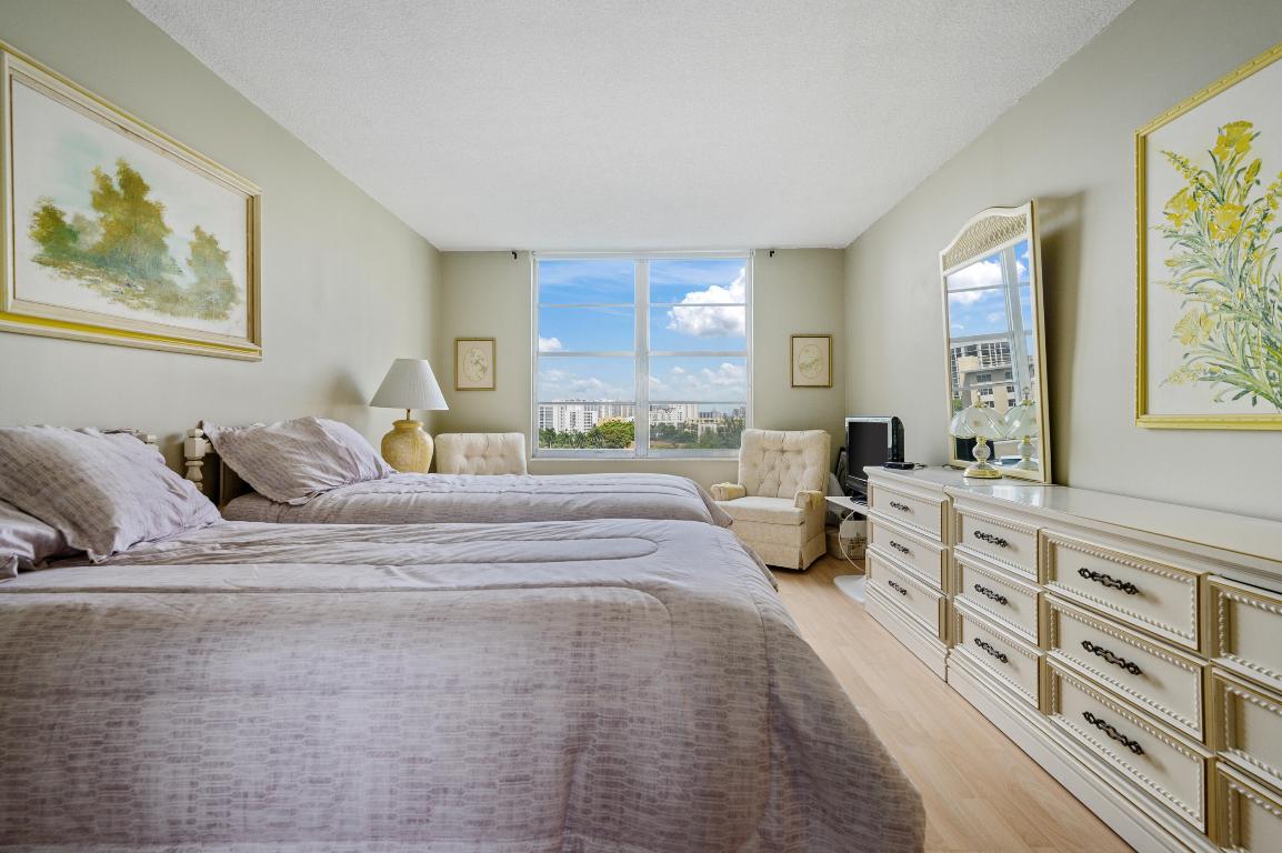 WINSTON TOWERS 400 CONDO - Residential