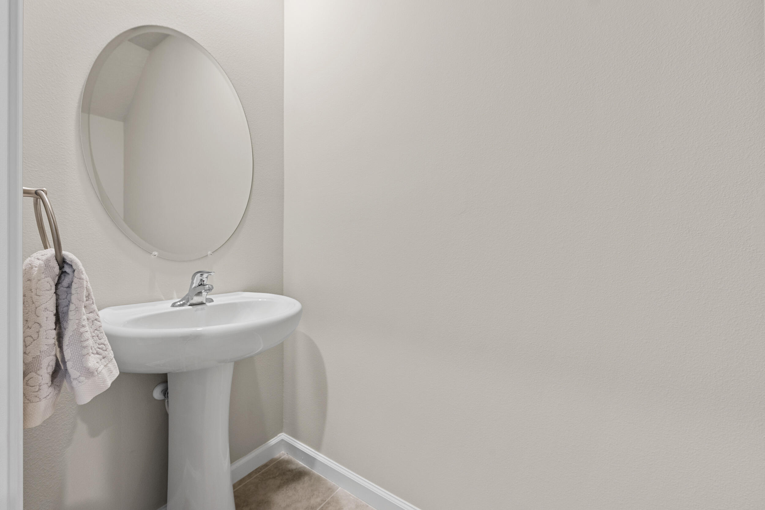 5731 SE Edgewater Circle