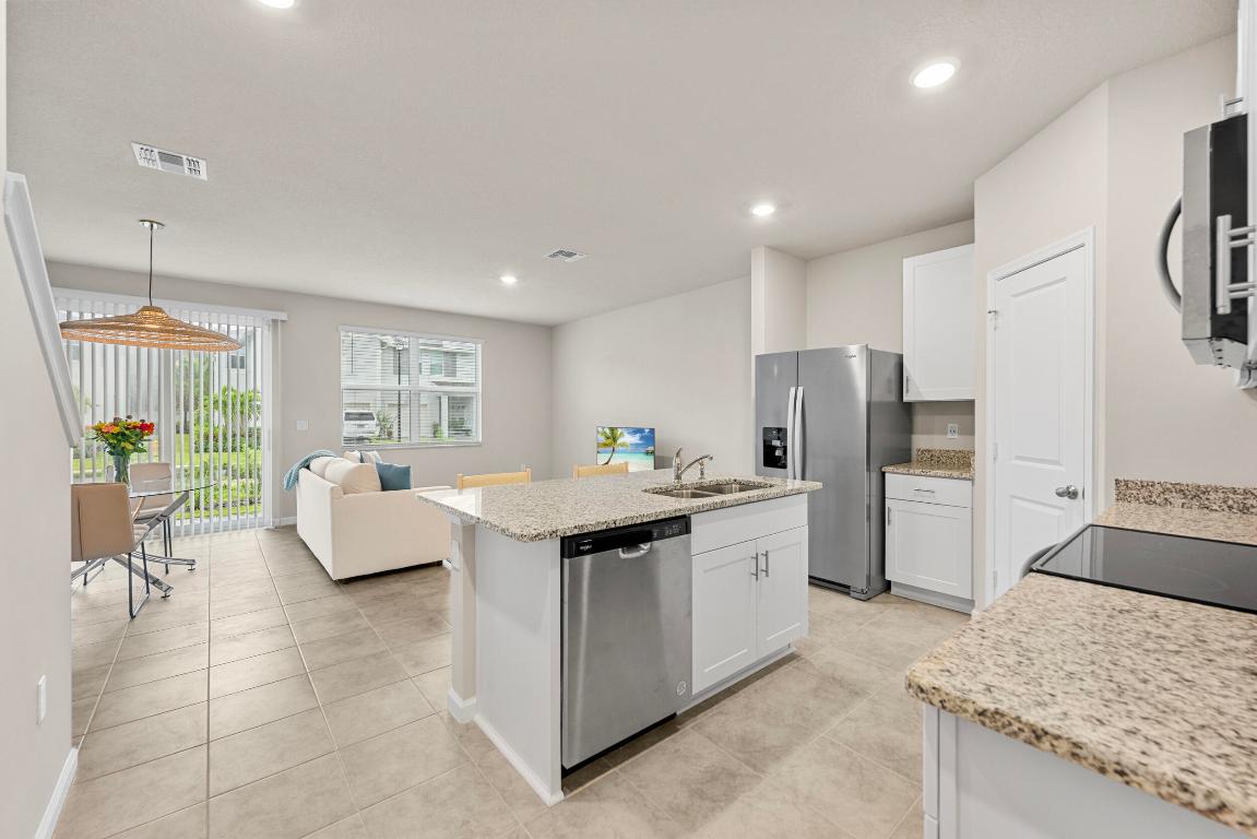 5731 SE Edgewater Circle