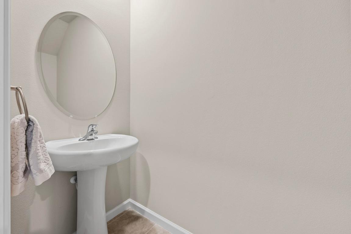 5731 SE Edgewater Circle