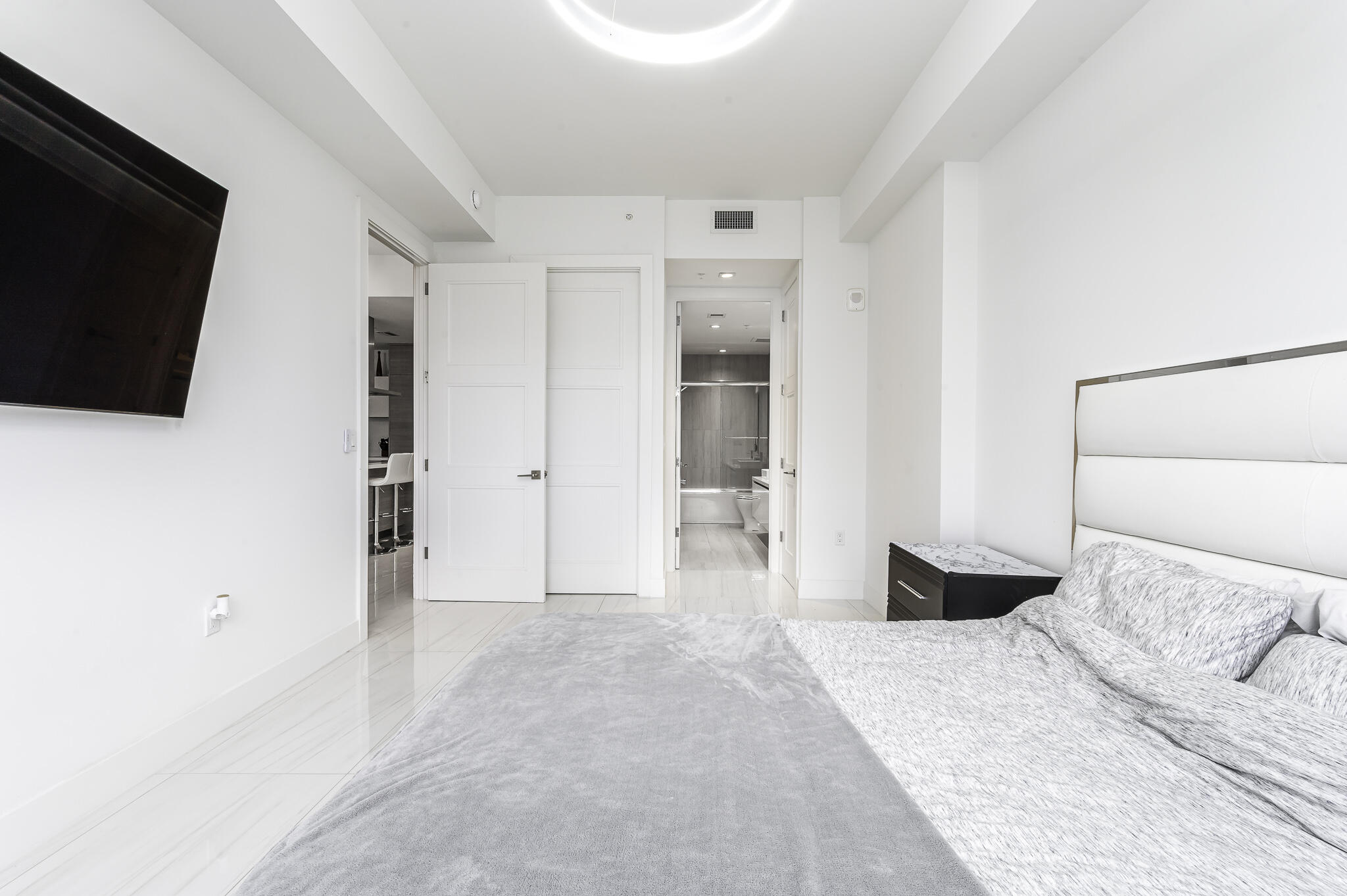 TOWER 155 - Residential Lease