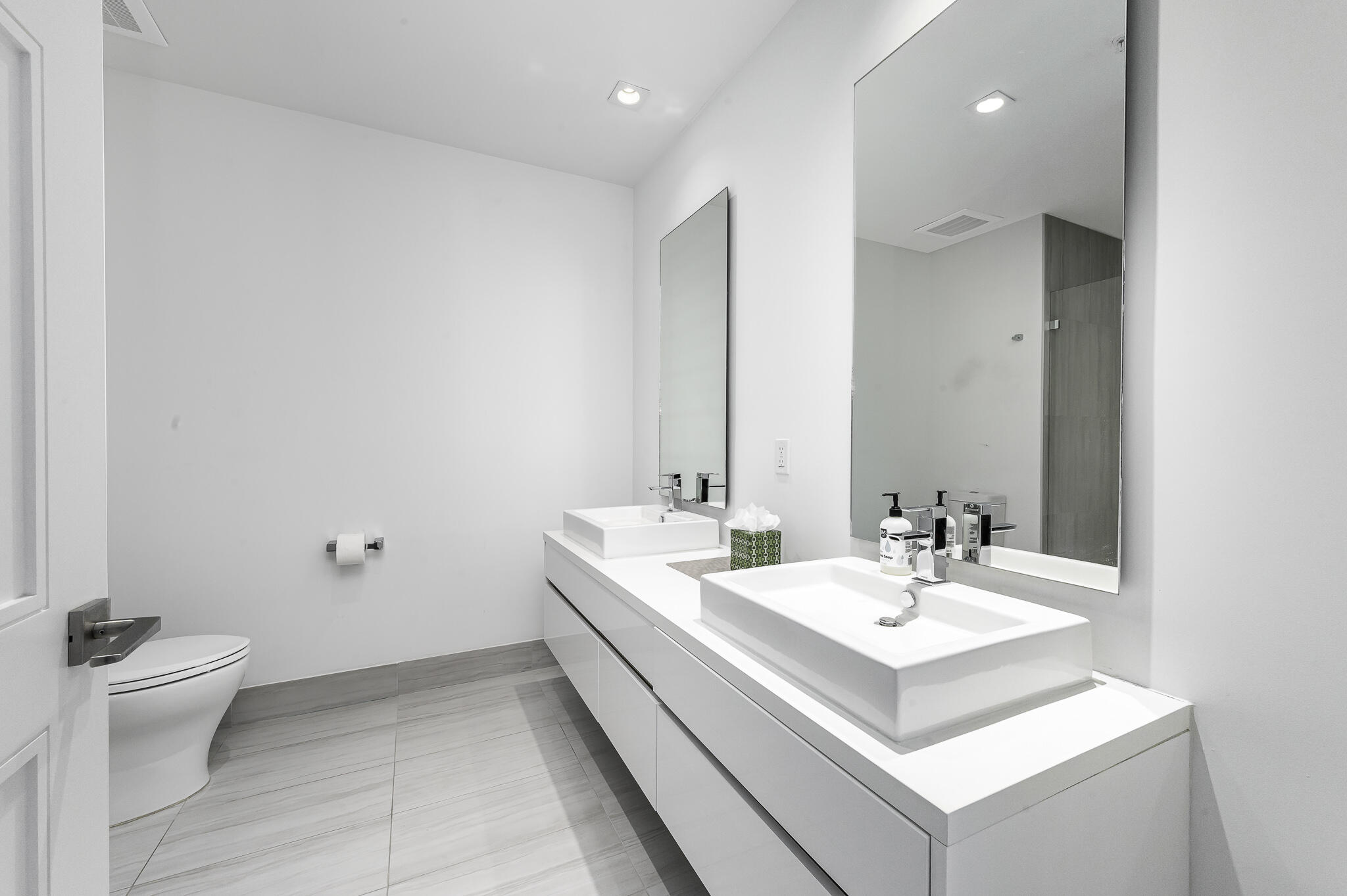 TOWER 155 - Residential Lease