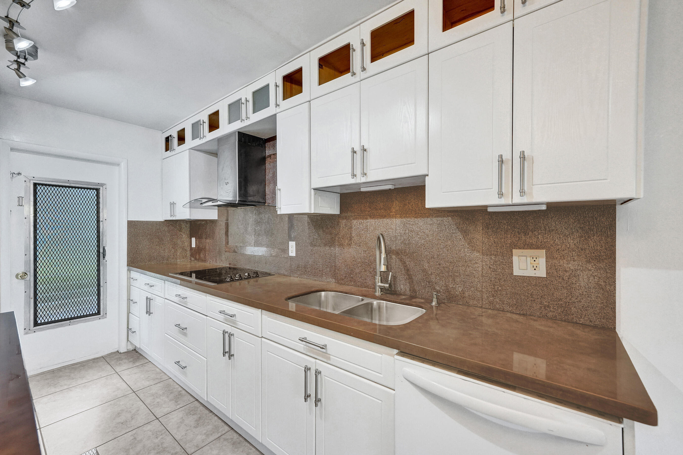 600 SE 2nd Avenue K2