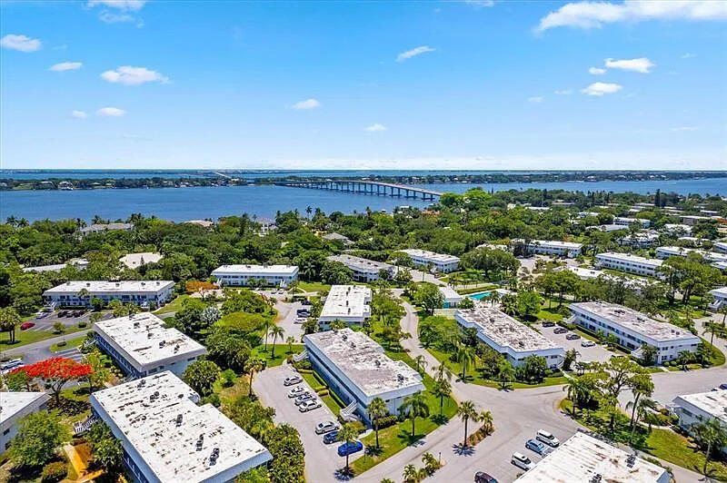 CEDAR POINTE CONDO - Residential Lease