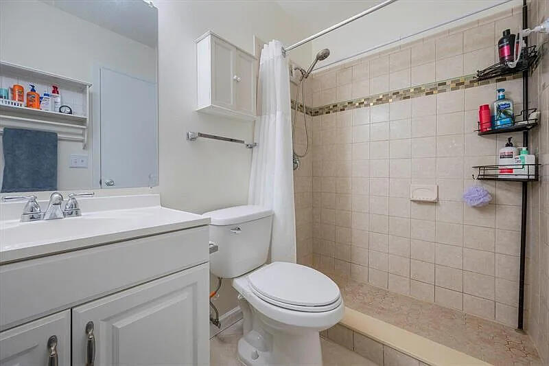 CEDAR POINTE CONDO - Residential Lease