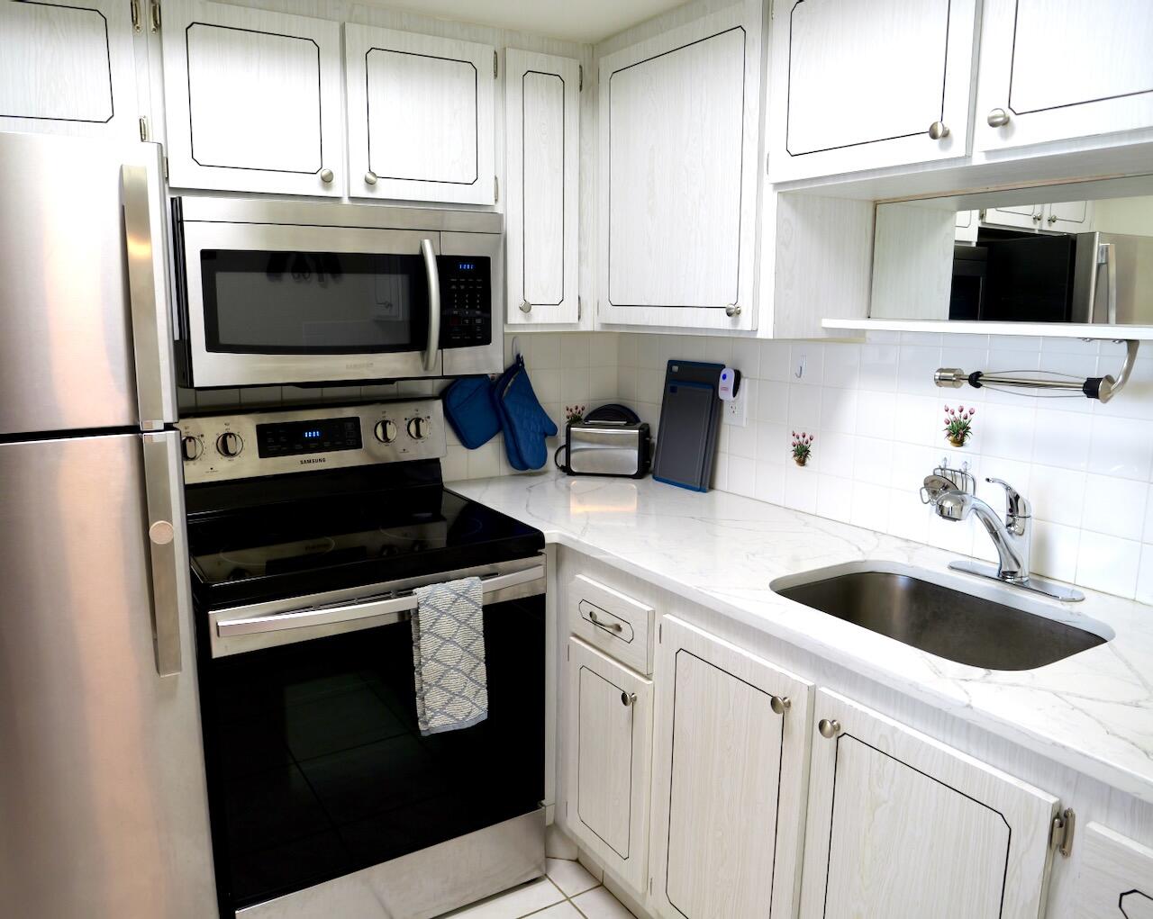 CEDAR POINTE CONDO - Residential Lease